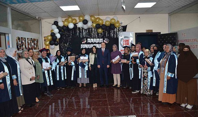 Bulanık'ta okuma yazma hayali kuran kadınlar, yıllar sonra hayallerine kavuştu