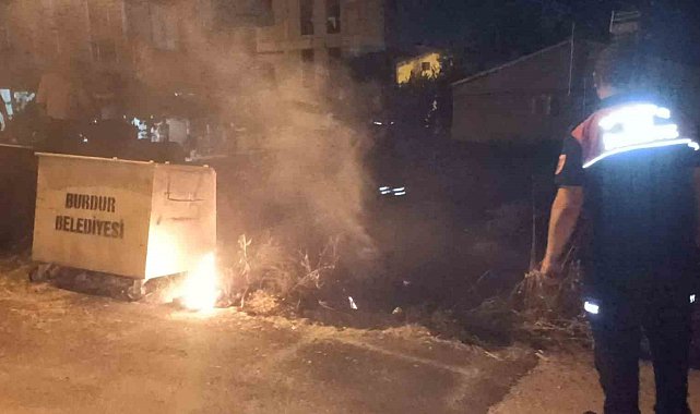 Burdur'da boş arazide çıkan yangın büyümeden söndürüldü