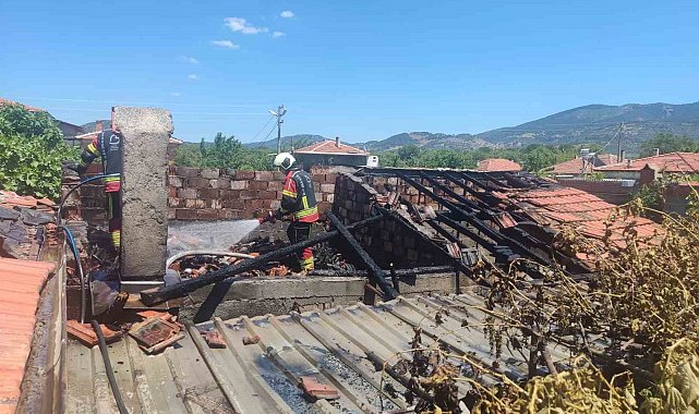 Burhaniye'de odunlukta çıkan yangın eve sıçradı