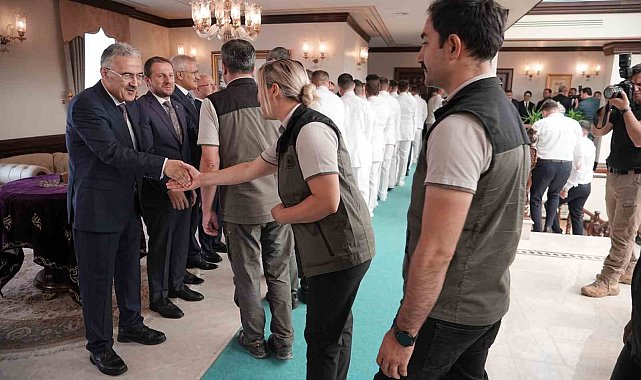 Bursa protokolü bayramlaştı