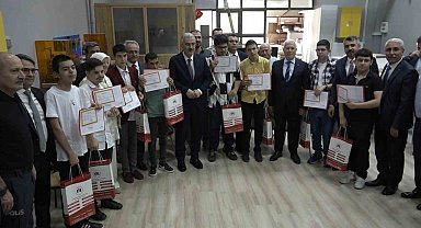 Bursa'da 656 bin 200 öğrenci karne heyecanı yaşadı