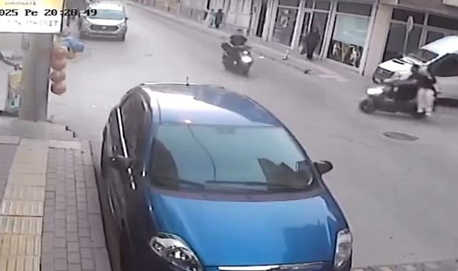Bursa'da iki motosiklet çarpıştı: Kaza anı kamerada