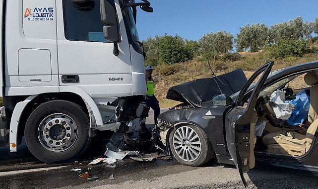 Bursa'da otomobil ile tır çarpıştı: 1 ölü, 2 ağır yaralı