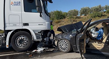 Bursa'da otomobil ile tır çarpıştı: 1 ölü, 2 ağır yaralı