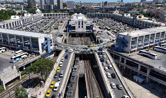 Büyük İstanbul Otogarı'ndaki bayram yoğunluğu drone kamerasında