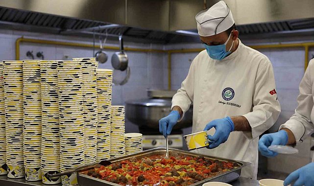 Büyükşehir Aşevi'ne yapılan kurban bağışlarıyla binlerce sofra şenlenecek