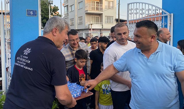 Büyükşehir Belediyesi vatandaşlarla bayramlaştı