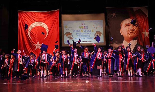 Büyükşehir kreşlerinde 208 öğrenci kep fırlatıp mezun oldu