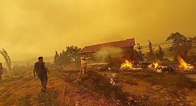 Büyüksürmeli köyünde yangın 3 eve sıçradı