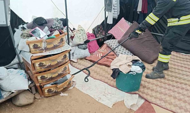 Çadıra giren yılan paniğe neden oldu