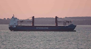 Çanakkale Boğazı'ndan geçen yük gemisinde yangın çıktı