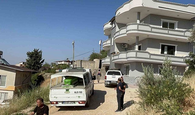 Cani baba 12 yaşındaki kızını öldürdü, eşini ağır yaraladı