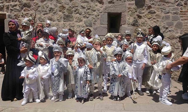 Çankırı'da 529 yıllık gelenek yaşatıldı, 41 çocuk toplu sünnet ettirildi