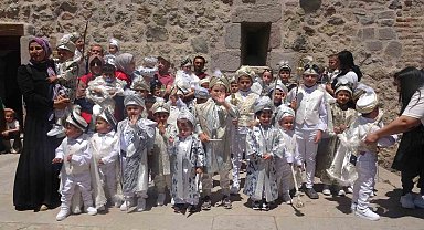 Çankırı'da 529 yıllık gelenek yaşatıldı, 41 çocuk toplu sünnet ettirildi