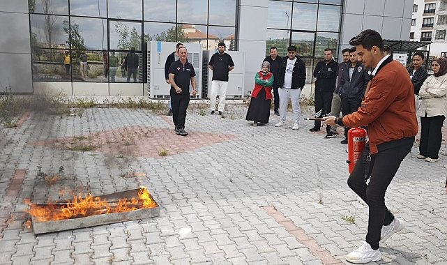 Çankırı'da kurum personellerine uygulamalı yangın eğitimi