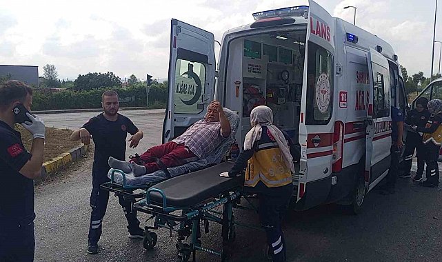 Çaycuma'da hasta sevki yapan ambulansla otomobil çarpıştı