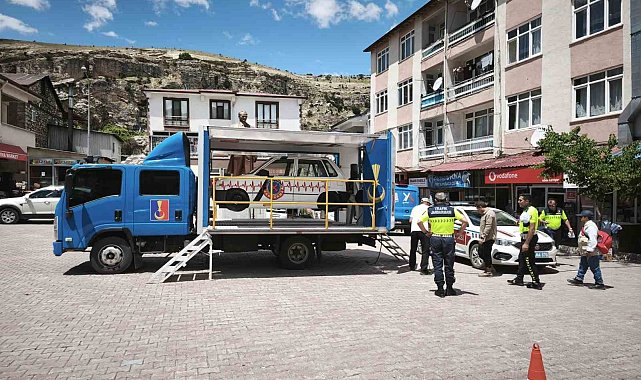 Çemişgezek'te emniyet kemeri simülasyon tırı farkındalık oluşturdu