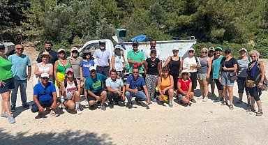 Çeşme'de duyarlı vatandaşlardan örnek temizlik etkinliği