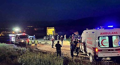 Çıldır'da trafik kazası: 2 ölü, 1 yaralı