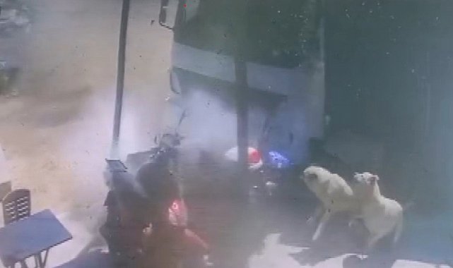 Çocuğun kullandığı kamyonun altında ezilmekten saniyelerle kurtuldular: O anlar kamerada