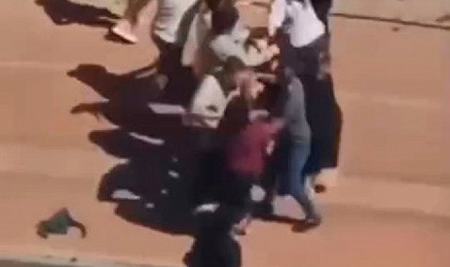 Çocukların kavgasına aileler karıştı: Kadınlar saç baş birbirine girdi