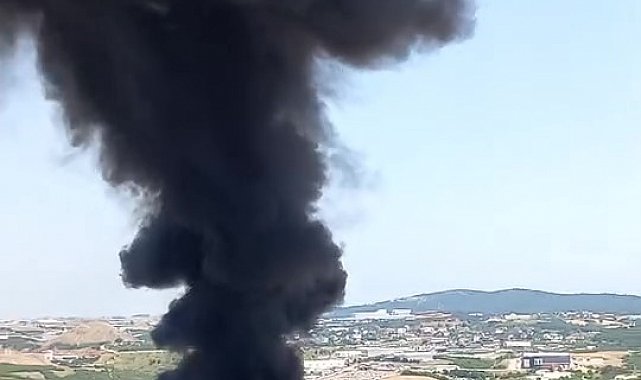 Çöp ayrıştırma tesisi bahçesinde yangın