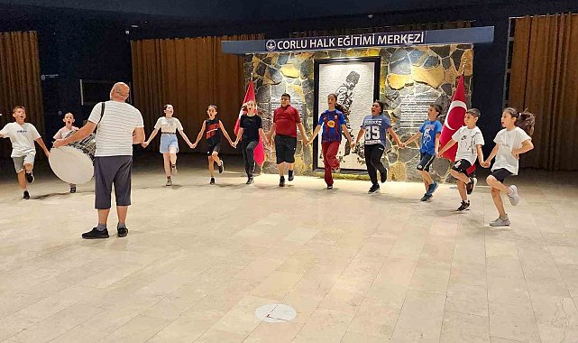 Çorlu Melahat Kozar İlkokulu Halk Oyunları Ekibi bölge şampiyonu