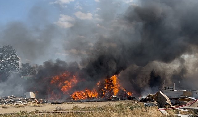 Çorlu'da 5 bin 600 ot balyası alev alev yandı
