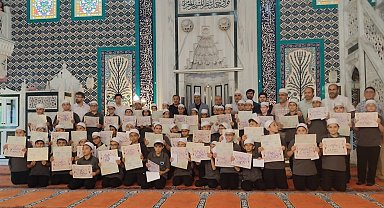 Çorlu'da hafızlık eğitimini tamamlayan öğrencilere belgeleri verildi