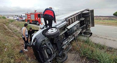 Çorum'da devrilen kamyonetin sürücüsü yaralandı