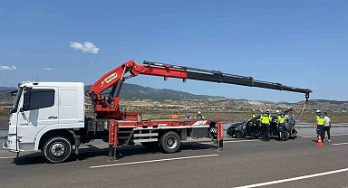 Çorum'da otomobil sulama kanalına devrildi: 1'i bebek, 3 yaralı