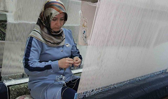 Çorumlu kadınlar ipeği sanata dönüştürüyor, aile bütçesine katkı sağlıyor