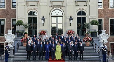 Cumhurbaşkanı Erdoğan, NATO liderleri aile fotoğrafına katıldı