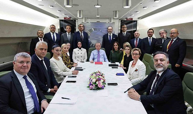 Cumhurbaşkanı Erdoğan: "Suriye'nin yeniden bir ve bütün hale gelmesi, istikrar ve huzurun inşa edilmesi için yeni yönetimi destekliyoruz. Yeniden bir ve bütün Suriye oluşturmanın olmazsa olmazı da toprak bütünlüğünün korunmasıdır."