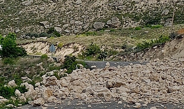 Darende'de heyelan riski nedeniyle yol ulaşıma kapatıldı