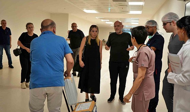 Darp sonucu hayatını kaybeden oğlunun bağışlanan kalbini, dua ederek uğurladı