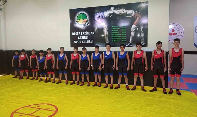 Değer Erzincan Çayırlı Spor Kulübü'nün güreşçileri istedikleri forma ve spor ayakkabılarına kavuştu