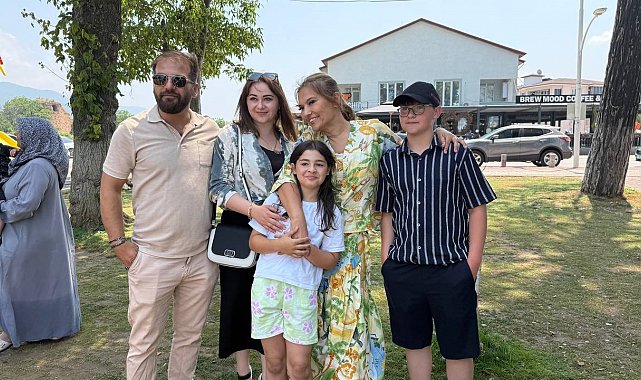 Demet Akalın'dan minik hayranına jest