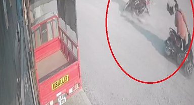 Dengesini kaybederek motosikletten düşen kadına karşıdan gelen motosiklet çarptı