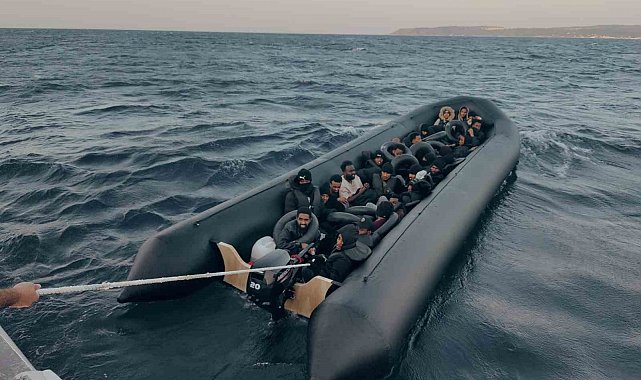 Denizde mahsur kaldılar, göçmenleri Sahil Güvenlik kurtardı