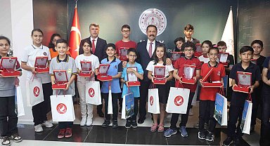 Depremin yaralarının sarıldığı Hatay'da 16 öğrenci bursluluk sınavından 500 tam almayı başardı