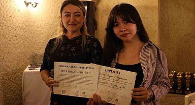 Depremzede Hayat müzikle hayata tutundu