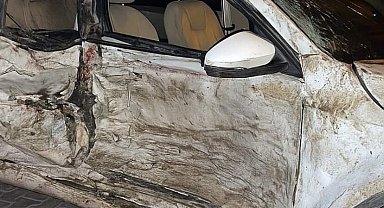 Devrilen otomobilin sürücüsü yaralandı