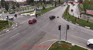 Dikkatsizliğin sebep olduğu kazalar kameralara yansıdı