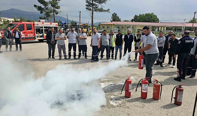 Dinar İlçe Özel İdaresi ekiplerine yangın eğitimi