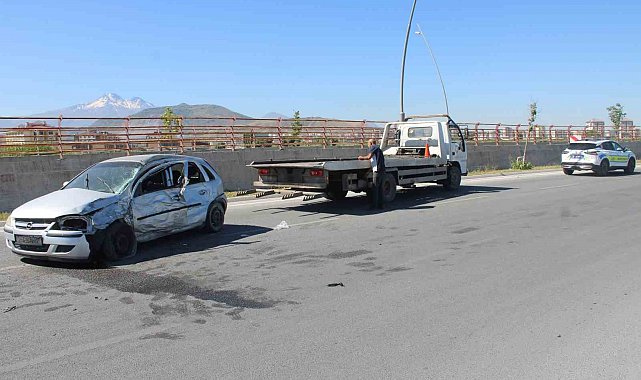 Direğe çarpan otomobil sürücüsü ağır yaralandı