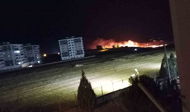 Diyarbakır'da anız yangını TOMA ve itfaiye ekiplerinin müdahalesiyle söndürüldü