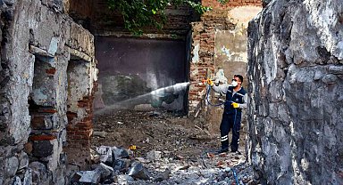 Diyarbakır'da metruk binalarda ilaçlama yapıldı