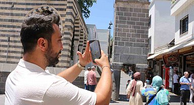Diyarbakırlı fenomen, ücretsiz kent rehberliği yapıyor