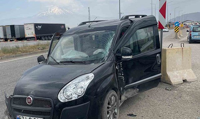 Doğubayazıt'ta trafik kazası 3 kişi hafif yaralandı